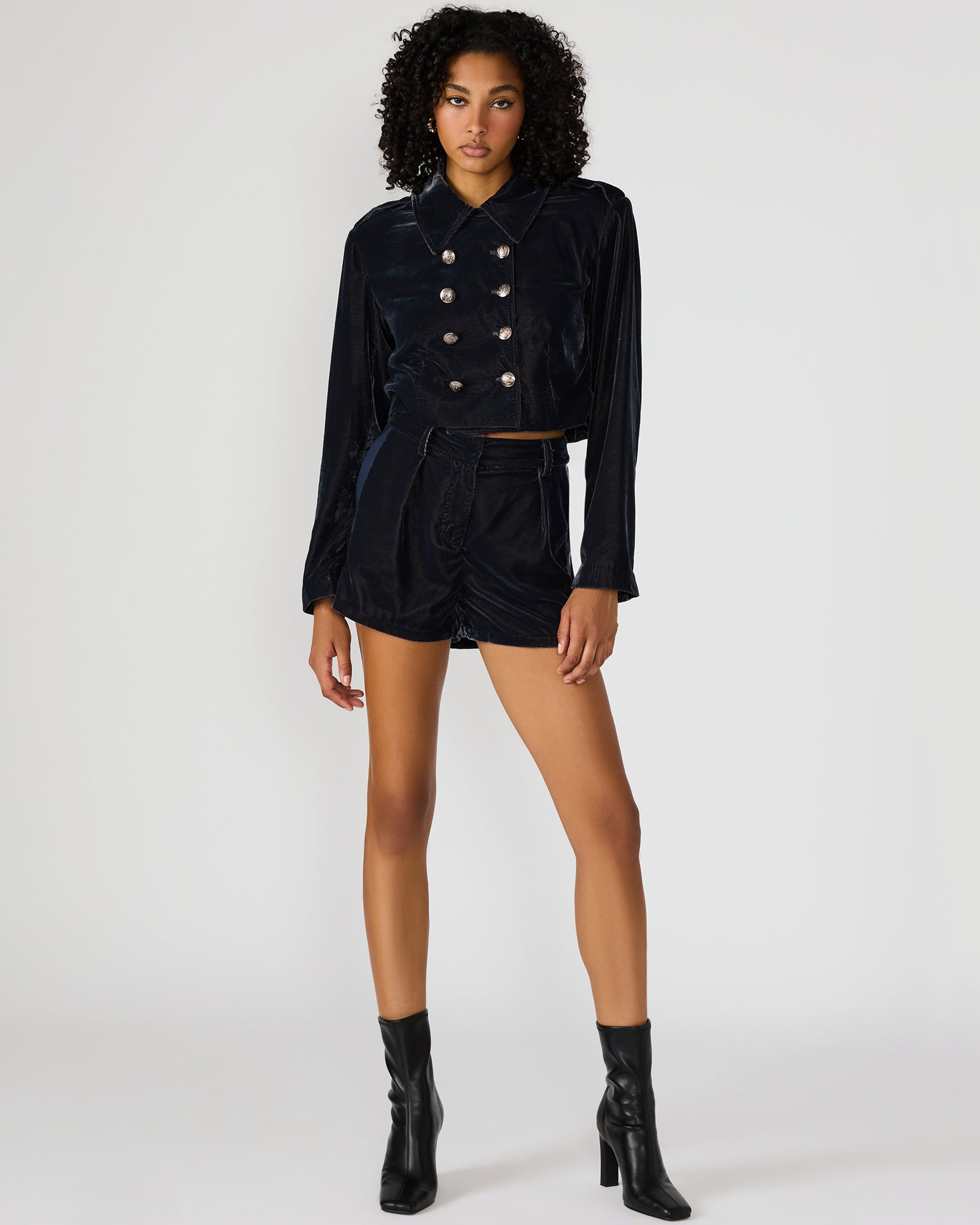 MINNETTA Indigo Haze Velvet Women's Shorts – Steve Madden
