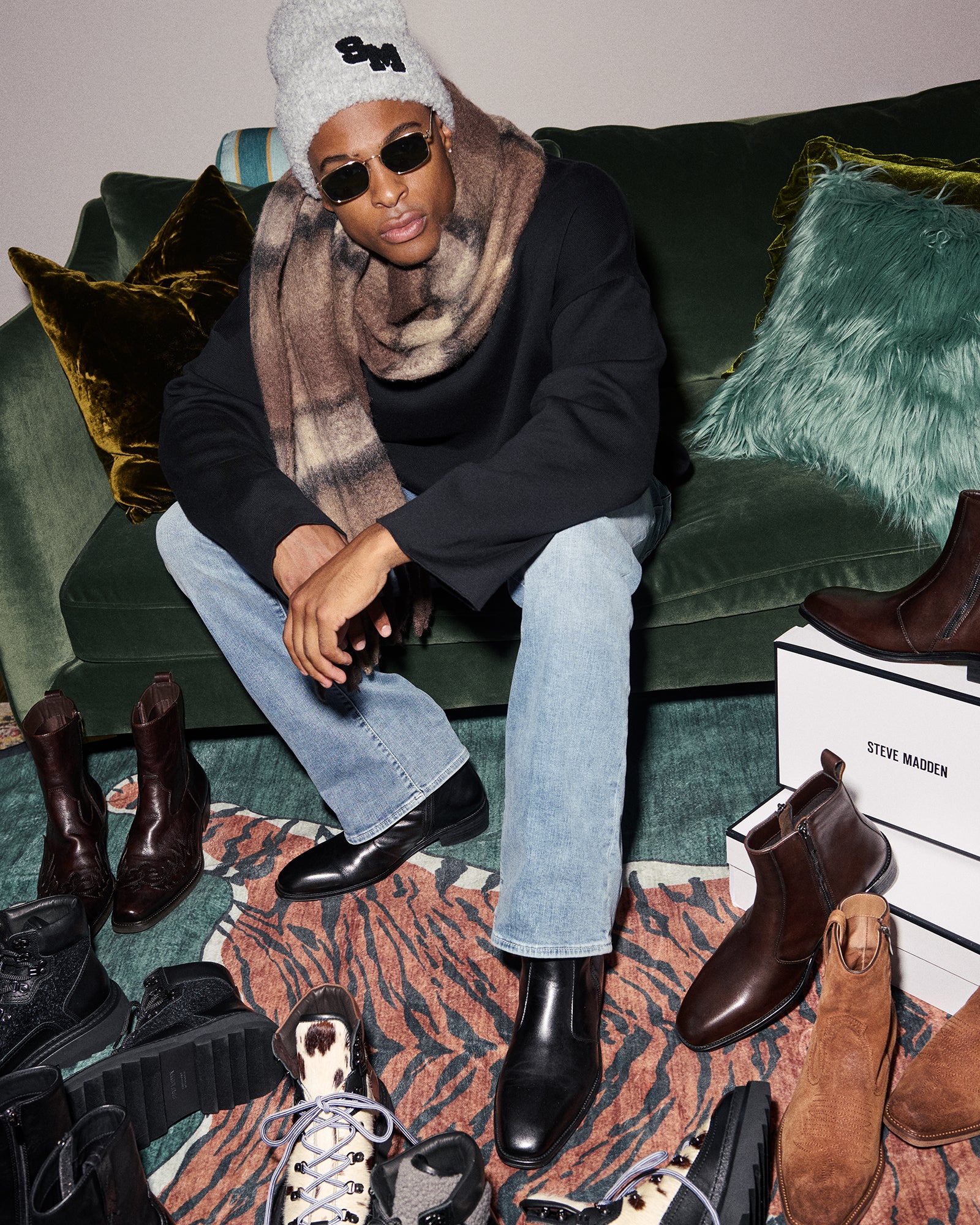 SANDERSON BLACK LEATHER