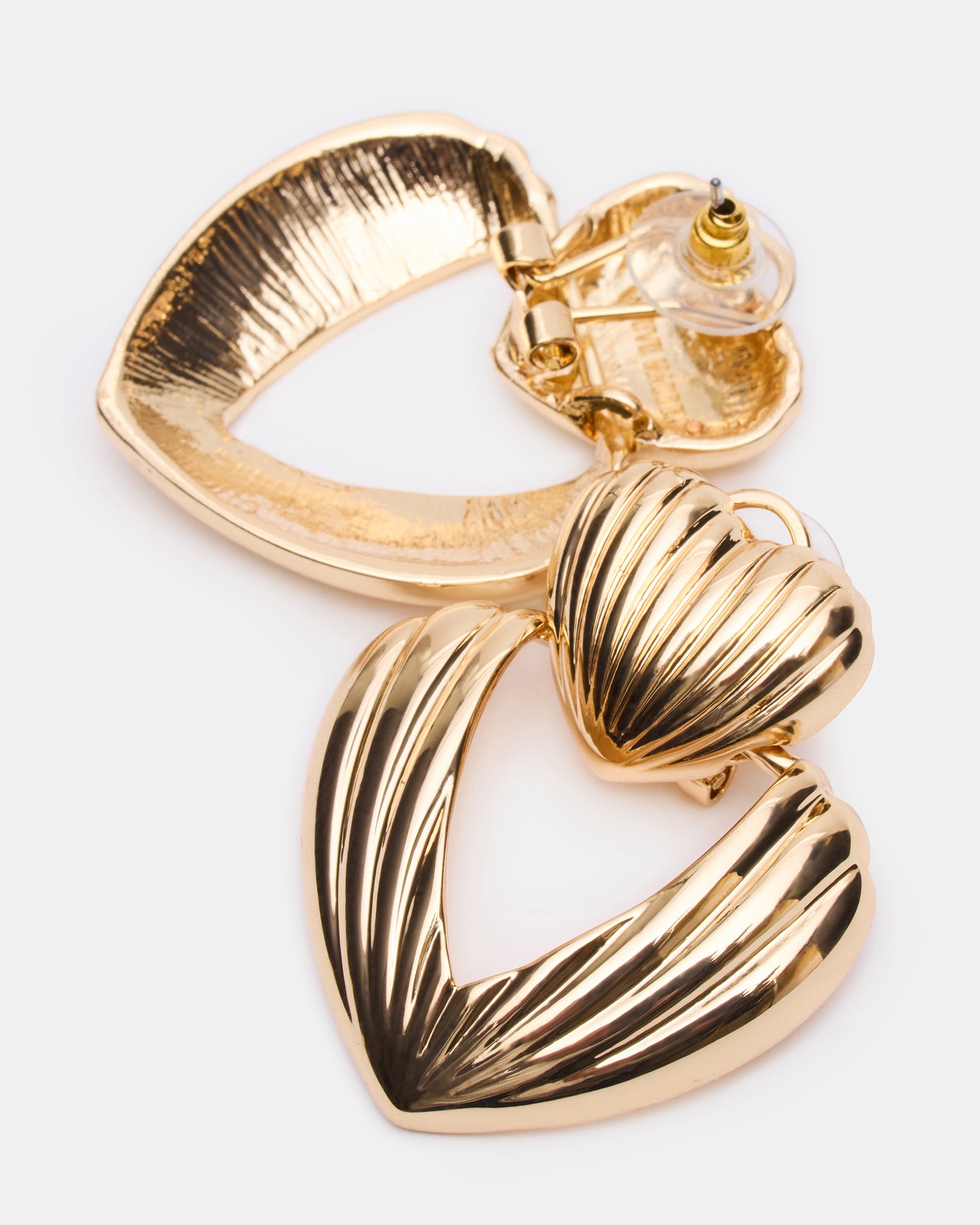 RIBBED DOUBLE HEART EARRINGS GOLD - view 3