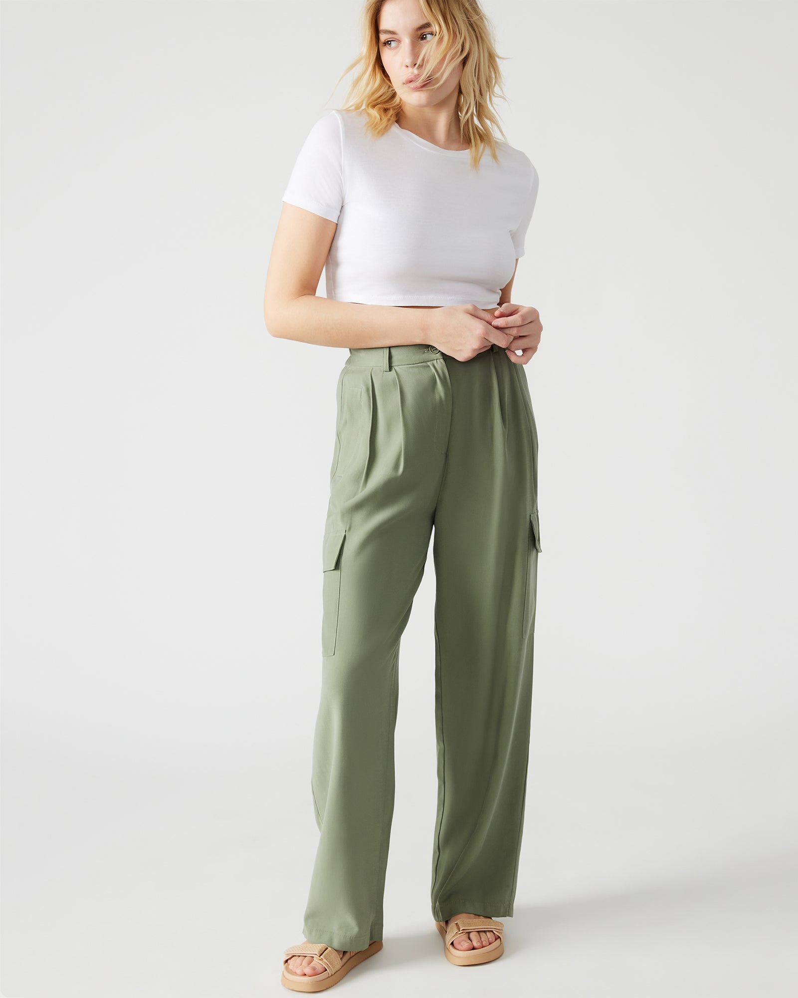 Transform your wardrobe with the Wide Leg Pant Set - Olive. Featuring