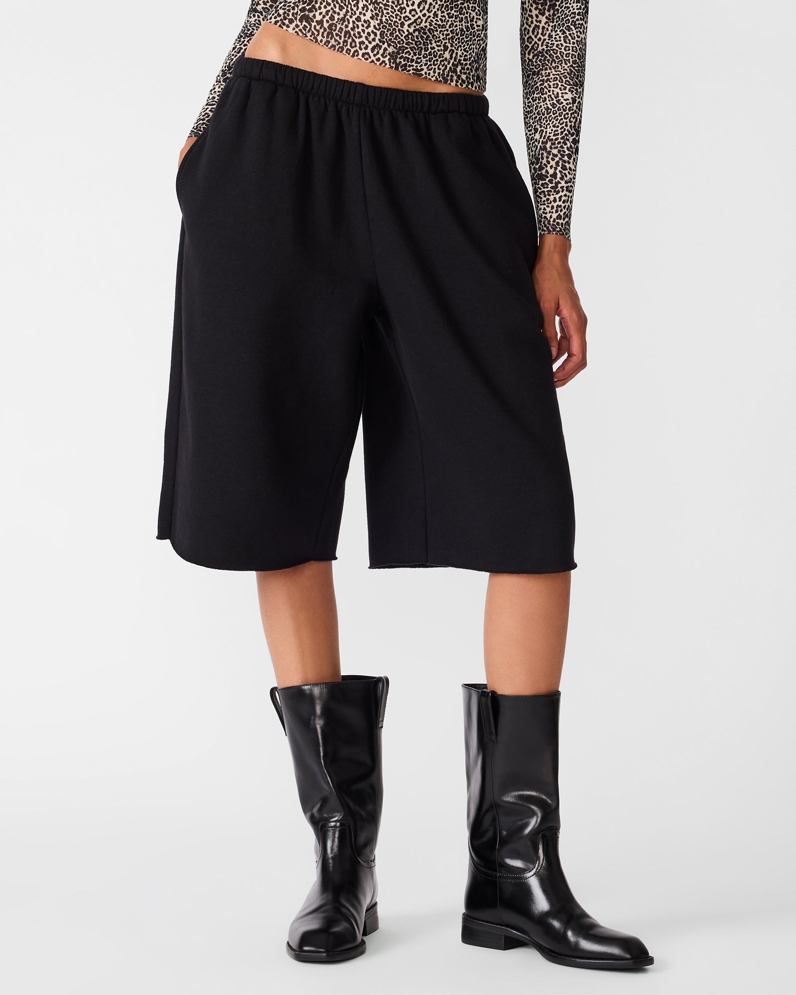 FLEECE SWEAT SHORT BLACK - view 2