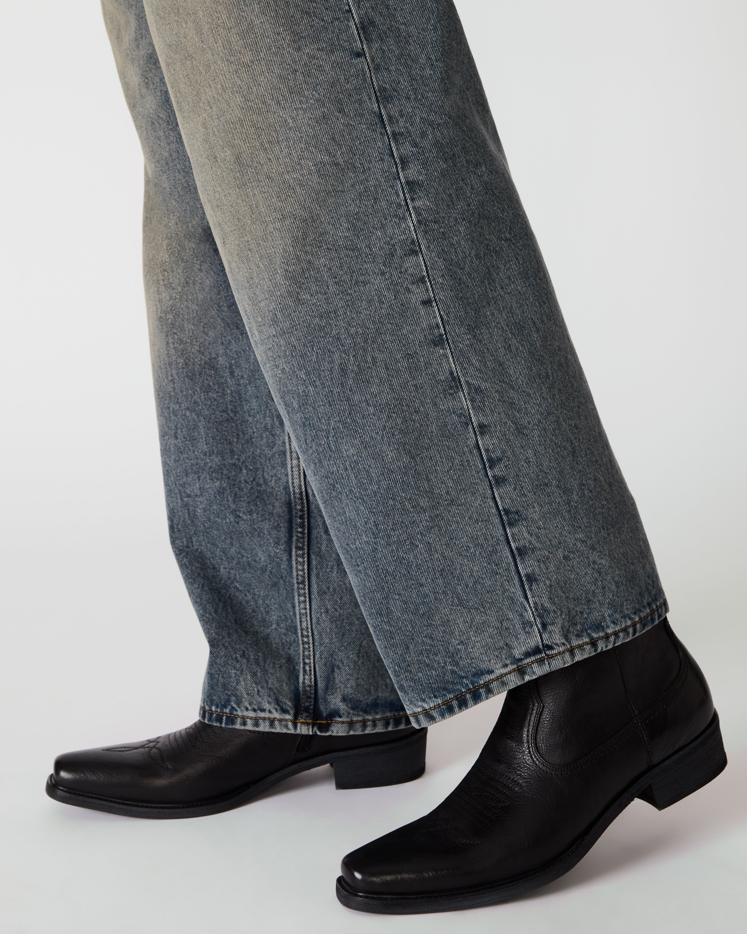 SANDERSON BLACK LEATHER