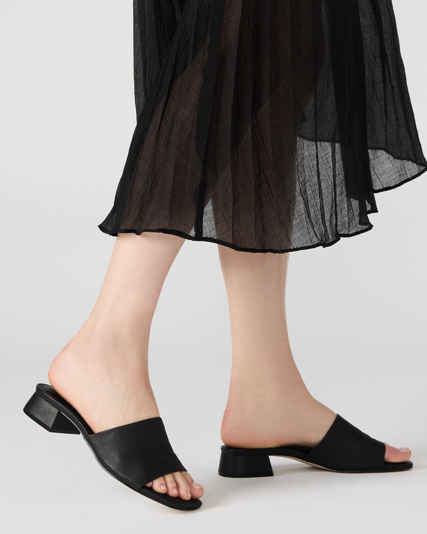 MONTGOMERY BLACK LEATHER