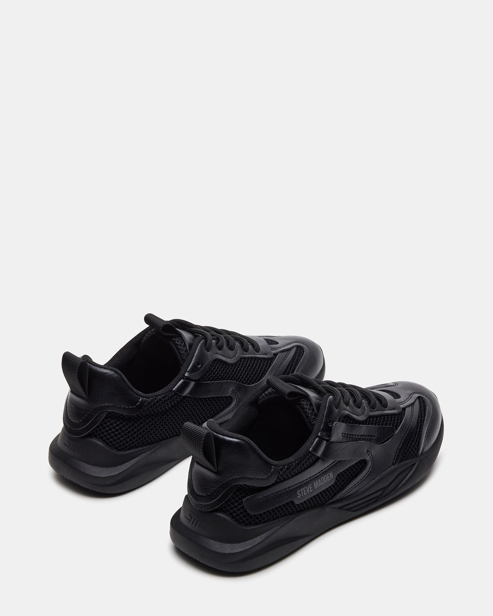 POUNCE Black Low-Top Sneaker | Women's Sneakers – Steve Madden
